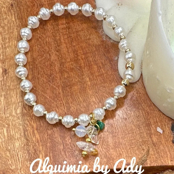 Faux pearls and jade tassel beaded bracelet/Protection and happiness bracelet - Picture 1 of 3